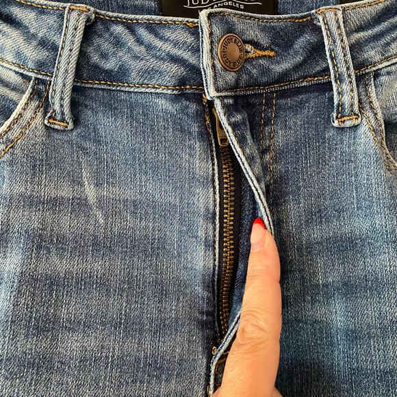 Judy Blue Women size 11 / 30 Skinny Fit Medium Wash Distressed Lemon Print Jeans - Picture 4 of 13